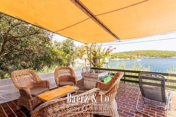 photo 1 Šolta, Nečujam - Property on a Spacious Plot of 3,829 m² first row by the sea